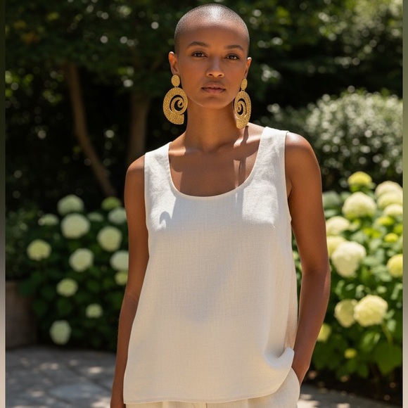 PRETTYLITTLETHING Gold Textured Swirl Disk Statement Earrings - Picture 3 of 6